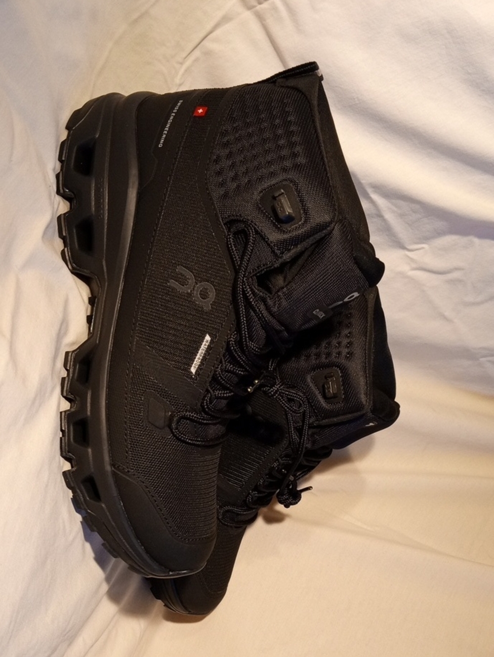 Mens On Cloud Running Cloudrock 2 Black/Black Running Shoes - Picture 2 of 9